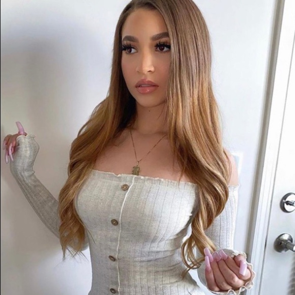 Off the shoulder ribbed top🤍